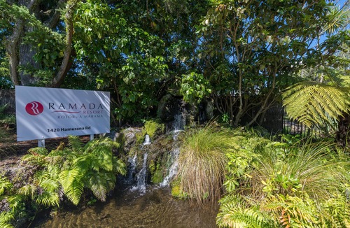 Okere Falls Cottage | Blue Heron Lodge - Hamurana Holiday Home