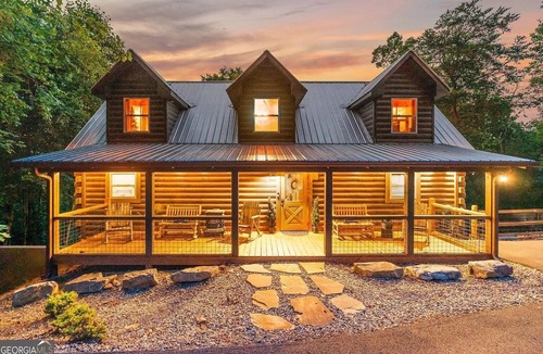 My Mountain Cabin | Blue Ridge Shadows Lodge: Escape to the serene Blue Ridge Mountains