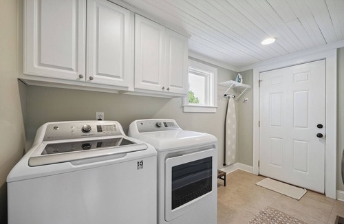 Hickory Cottage | Bluebird Cottage in heart of Hickory, NC