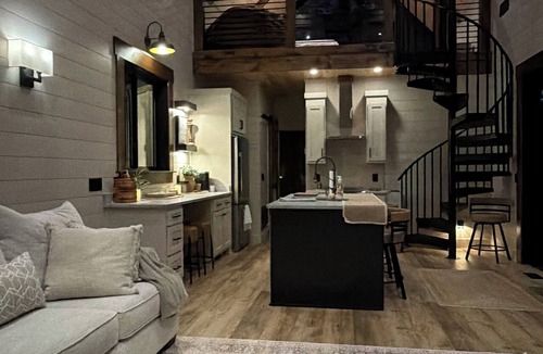 Helen Cabin | Brand new! opening June 1 in Blairsville, Georgia! 24’ ceilings! Custom build.