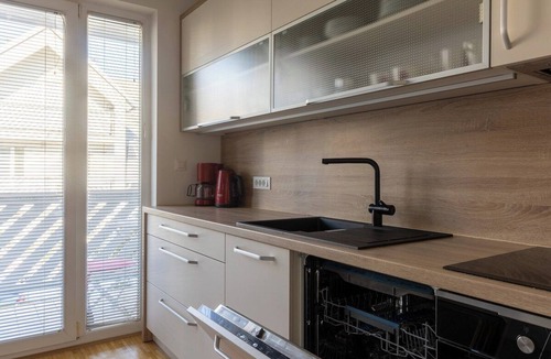 Bled Apartment | Bright apartment with balcony and mountain view