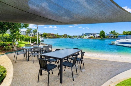Biggera Waters Apartment | Bright Family Apartment w/Balcony Near Broadwater