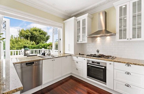 Mission Bay Villa | Bright & Spacious Coastal Retreat in Mission Bay | The Rose Cottage by Homello