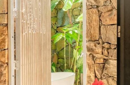 Byron Bay Apartment | Buhwi Bira Byron Bay Studio – Boutique Central Garden Retreat with Bath