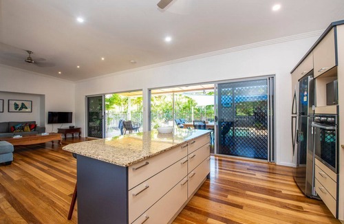 Horseshoe Bay House | Butterfly Bungalow
