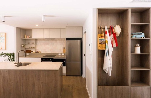 Byron Bay Apartment | Byron Vibes - Luxury Couples Apartment in Jonson Lane, Byron Bay + Rooftop Pool