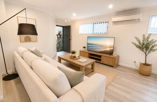 Calamvale House | Calamvale Comfort | Close to Sunnybank&Garden City