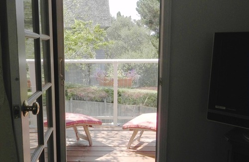 Northwest Carmel Apartment | California Dreamin’ at its best in Carmel California