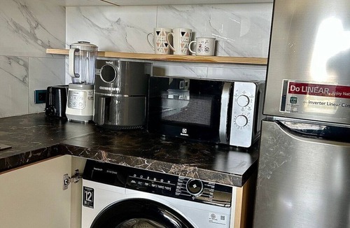 Ban Saiyuan Apartment | Calypso Rawai: Sea View Apt, 600m to Beach #C4