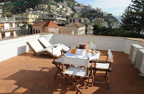 Maiori Apartment | Casa Arpeggio: An elegant and welcoming apartment located in the center of Maiori and a few meters from the sea.