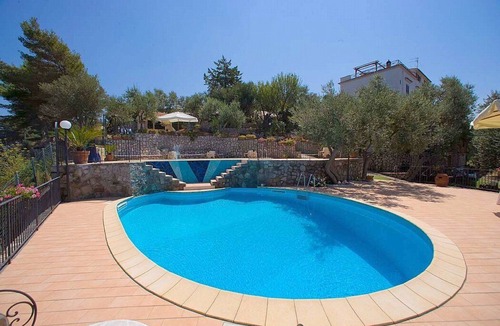 Marina di Puolo House | Casa Milli A: A cozy apartment situated on a promontory facing the sea.