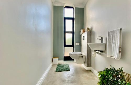 Gansbaai Villa | Cast Away at Romansbaai - Salted Fynbos Staying