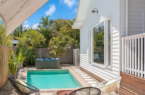 Casuarina House | Casuarina Lux House - 4BR Pet-Friendly Beach House by uHoliday