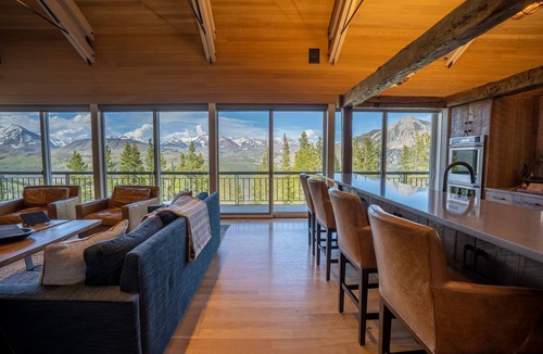 Crested Butte House | CB Luxury Retreat: 70 Acres, Epic Views, Hot Tub, En-Suites, 10 Min to Town