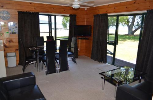 Owhata Hotel | Cedarwood Lakeside Motel & Conference Venue
