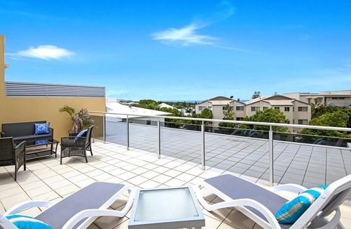 Coolum Beach Apartment | Central Coolum Penthouse with Rooftop Terrace