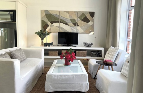 Green Point Apartment | Central, Open plan renovated pad with fast internet and parking.