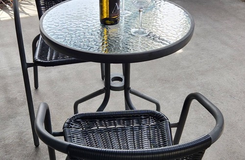 Taupo House | CENTRAL RETREAT Spa Bath, short walk to Lake/town center, Sunsets & some views.