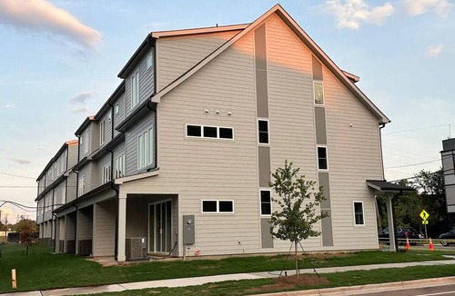 Charlotte House | Charming 3-bedroom townhome with WiFi, AC in gorgeous Charlotte