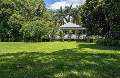 Bangalow House | Charming Bangalow Cottage | Walk to Cafés & Shops