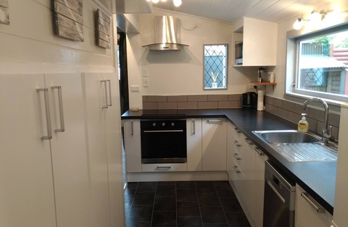 Bluff Hill Cottage | Charming cottage central to all beautiful Napier has to offer. Pet Friendly 😀