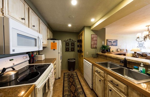 Mount Crested Butte Condo | Chateaux Condo | 2 Bedroom | Outdoor Pool and Hot Tub | On BusRoute