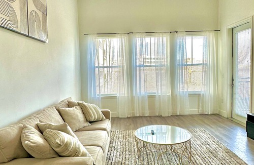 Castleberry Hill Apartment | Chic 1BR Apartment in the Heart of Downtown Atlanta - Steps from Top Attractions