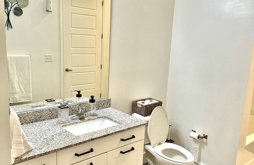 Castleberry Hill Apartment | Chic 1BR Apartment in the Heart of Downtown Atlanta - Steps from Top Attractions