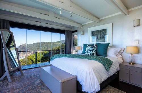Knysna House | Cliff House Villa: Four Beautiful En-Suite Bedrooms with Spectacular Sea Views