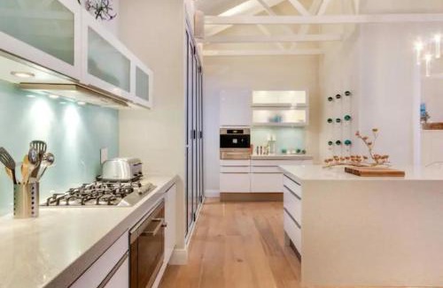 Clifton Ski Chalet | Clifton 4th Beach Villa 6 Sleeper