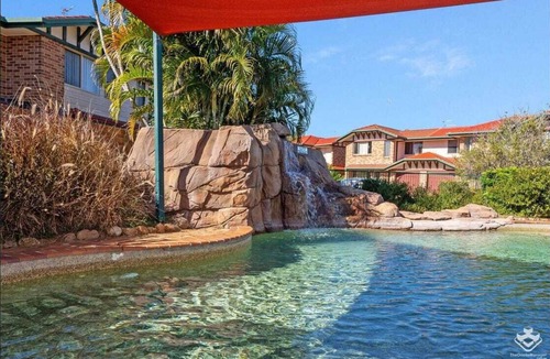 Labrador House | Close to Surfers Paradise - Long stays. Comfortable, modern townhouse