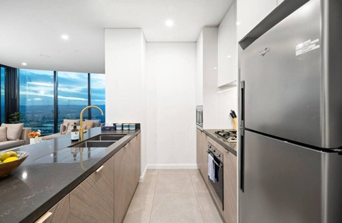 Gold Coast Apartment | Cloudview Retreat | Luxe Skyhome Experience
