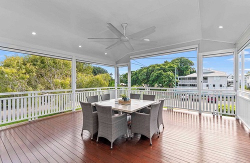 North Ward Apartment | Coastal Corner Luxury Queenslander Upstairs