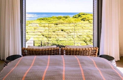 De Kelders Villa | Coastal Cove Whale Watching Retreat