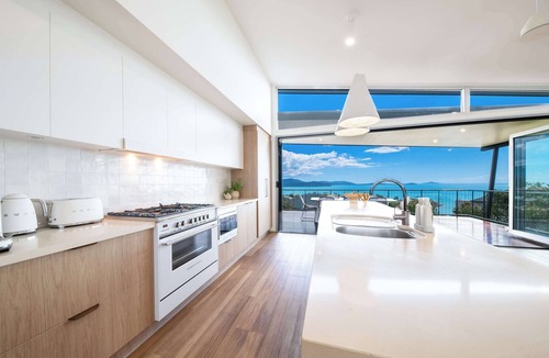 Airlie Beach House | Coastal Haven Retreat - Luxe Airlie Beach Holiday Home