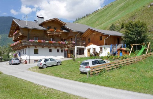 Innervillgraten House | Comfort Dreibettzimmer - Apartmenthaus Gutwenger - Selmerhof