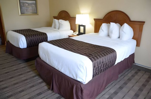Lynchburg Hotel | Comfortable Stay Off US-501 Near James River & Downtown l 2 Pet-friendly Units