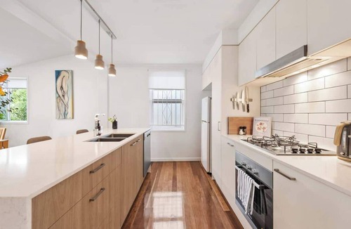 Windsor House | Contemporary Cute! 2Bed/1Bath/1Car~House~10min CBD