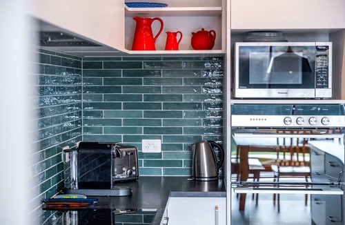 Albert Town House | Contemporary Thyme Cottage