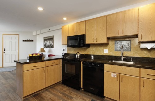 Snowmass Village Condo | Conveniently Located in Snowmass! Pool, Hot tub, Fitness Room & Gas FP