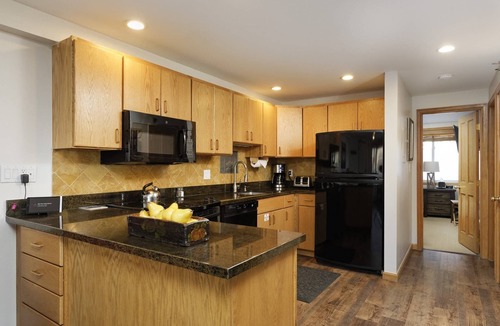 Snowmass Village Condo | Conveniently Located in Snowmass! Pool, Hot tub, Fitness Room & Gas FP