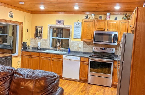 Todd Cabin | Cool Mountain Days Are Calling -3BR/2BA Creekfront Near Boone w/Hot Tub