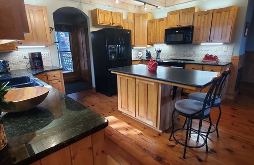 West Jefferson Cabin | Cooler Temps, Better Memories! 4BR/4BA Mtn Views, Hot Tub, Game Room