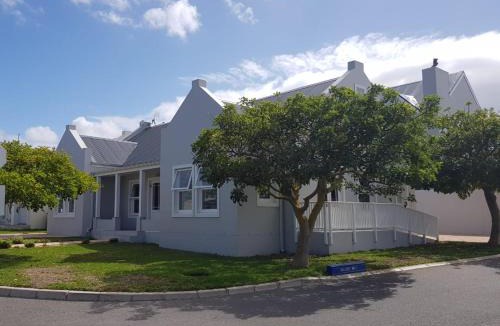 Westcliff Apartment | Coral Tree