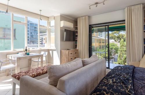 Sea Point Apartment | Cosy and Classy Sea Point Apartment