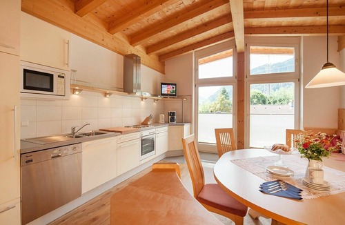 Distelberg Apartment | Cosy apartment for 8 people with WIFI, TV and balcony
