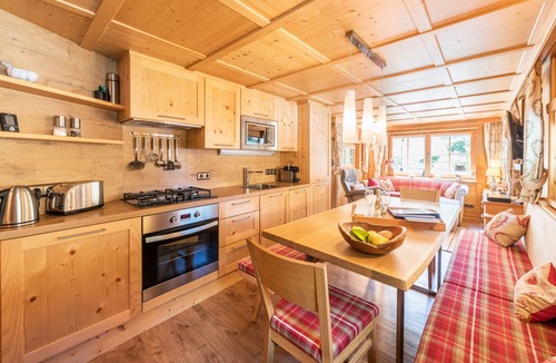 Distelberg Ski Chalet | Cosy Vacation Home "Chalet Zur Auszeit" in the Zillertal Area with Mountain View