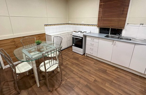 South Grafton House | Cottage Charm with Nearby Shopping