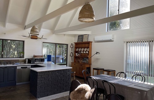 Crystal Creek Cottage | Country Getaway at Crystal Creek - Sleeps 9