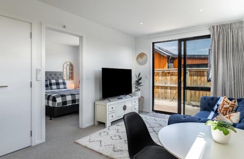 Kawarau Falls House | Couples Escape Getaway 1BR Self Contained